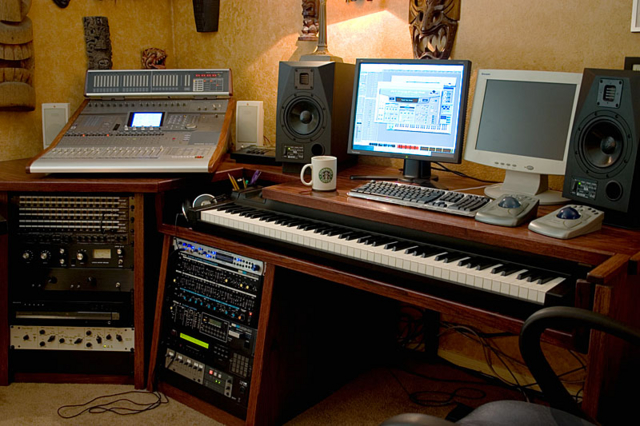 Soft-Core Gear Porn Tuesday…