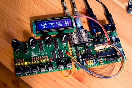 Tiny DIY Digi-Synth That Doesn’t Look Like It Sucks…